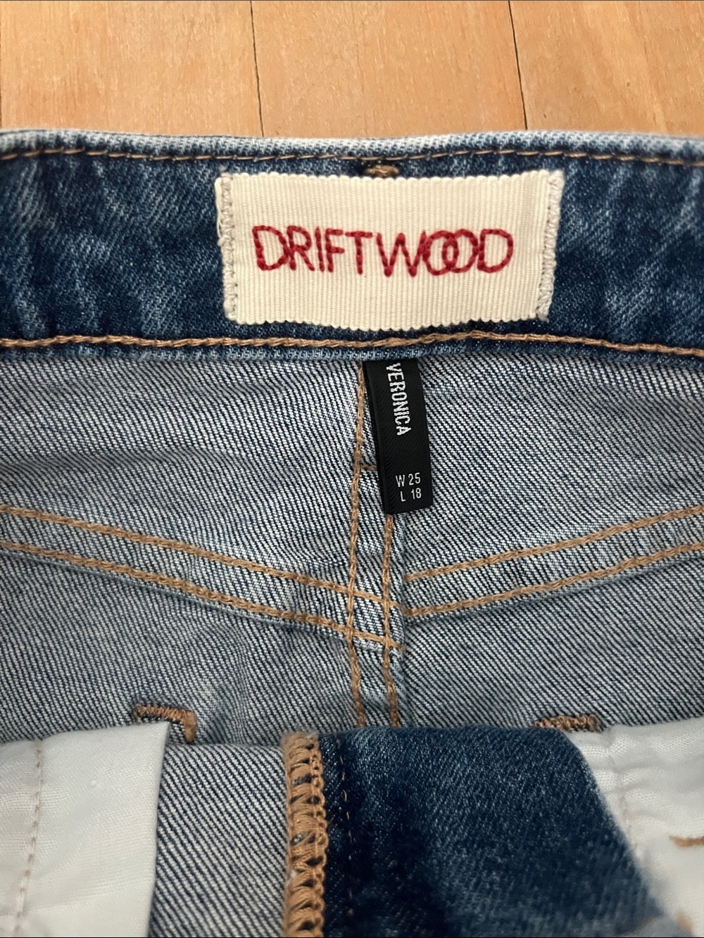 Driftwood Denim- Veronica- Embroidered Light Blue Denim Mini Skirt - Size 25 - Picture 2 of 9